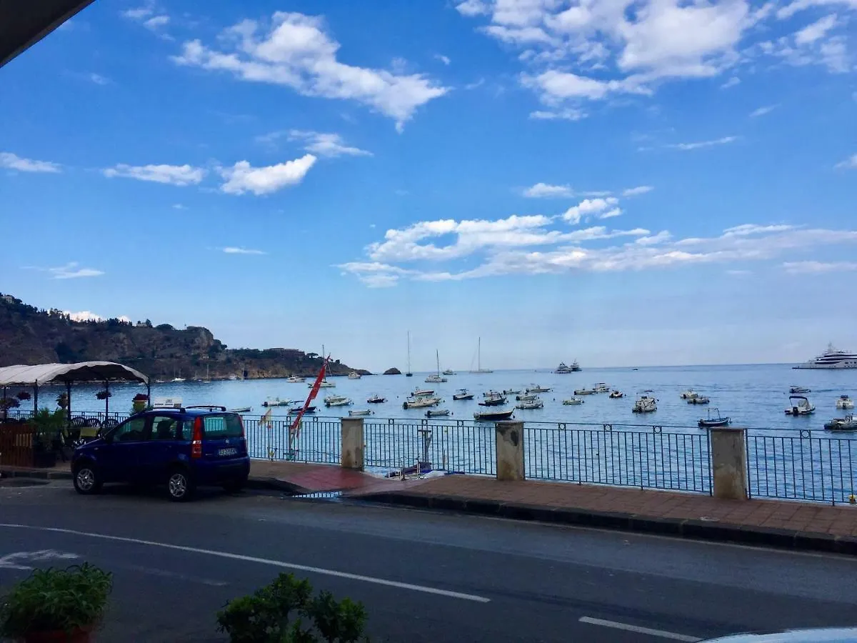 Taormina Holidays جيارديني ناكسوس شقة